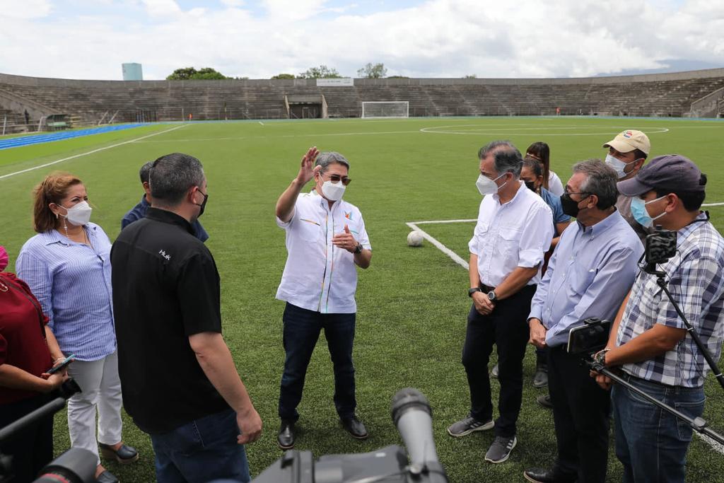 La Paz: Presidente Hernández entrega totalmente remodelado el Estadio Roberto Suazo Córdova La Paz: Presidente Hernández entrega totalmente remodelado el Estadio Roberto Suazo Córdova