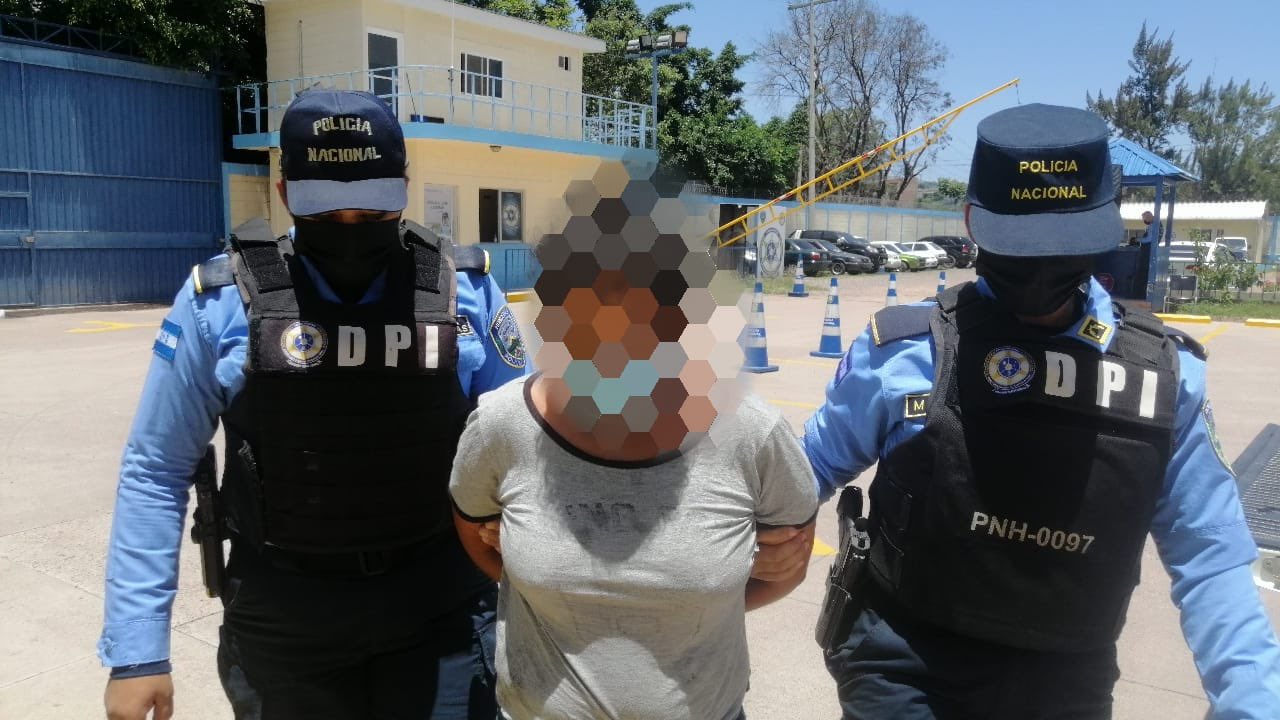 Supuesta integrante de «Los Chirizos» es capturada por asesinato y robo en la capital Supuesta integrante de «Los Chirizos» es capturada por asesinato y robo en la capital