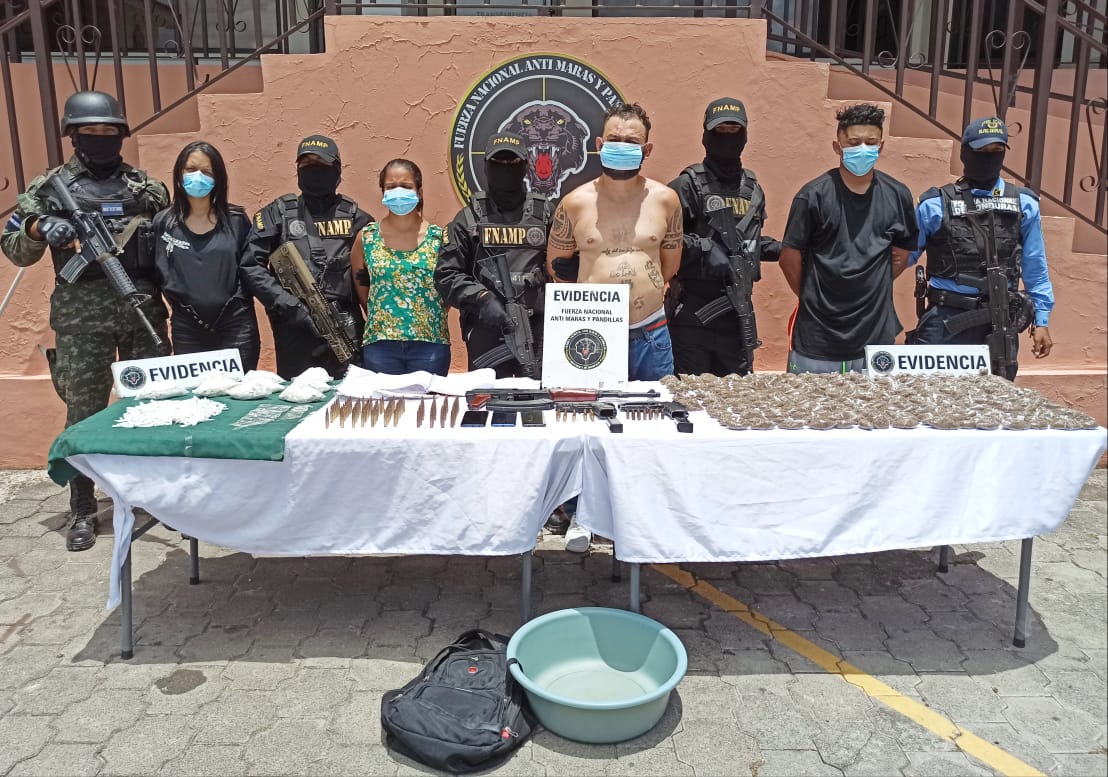 Con fuerte cantidad de drogas y armas capturan a cuatro miembros de la MS-13 en Comayagüela