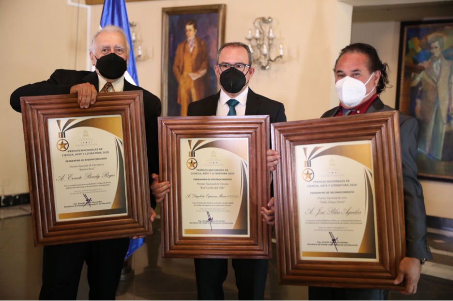 Gobierno galardona a tres connotados hondureños en las áreas de Ciencia, Arte y Literatura