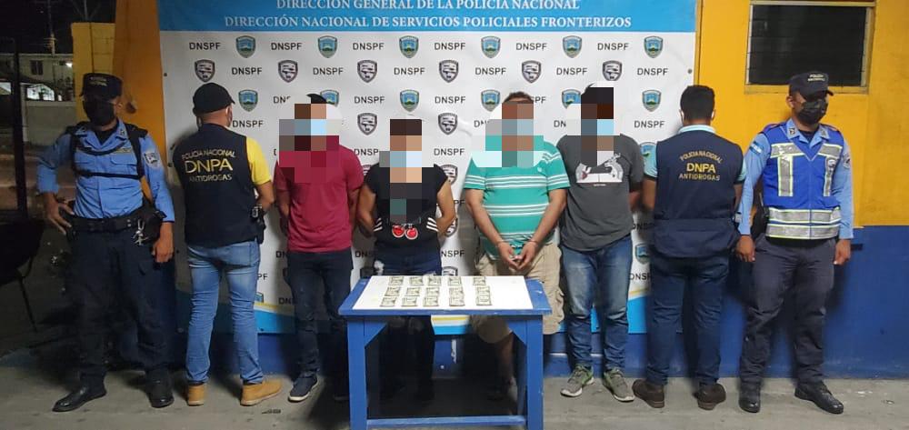 Capturan a tres nicaragüenses con más de $ 10 mil en punto fronterizo de Puerto Cortes Capturan a tres nicaragüenses con más de $ 10 mil en punto fronterizo de Puerto Cortes