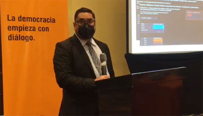 Según analista:   «En una democracia, negociaciones entre partidos son normales»  