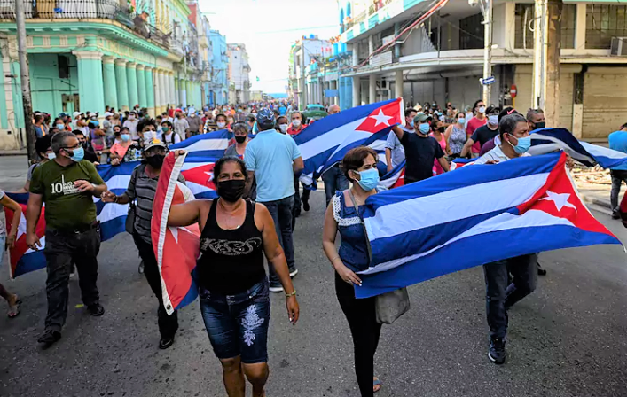 Cuba: Por primera vez miles de personas protestan en contra del Gobierno