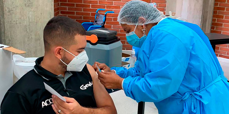 Personal de salud de las FFAA apoyará en vacunación contra la Covid-19