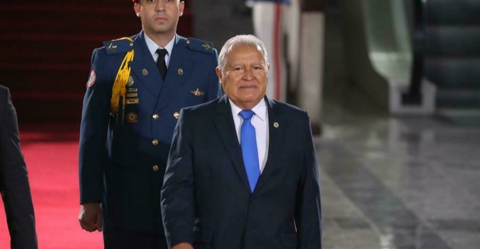 Ortega otorga nacionalidad al ex presidente, de El Salvador Sánchez Cerén