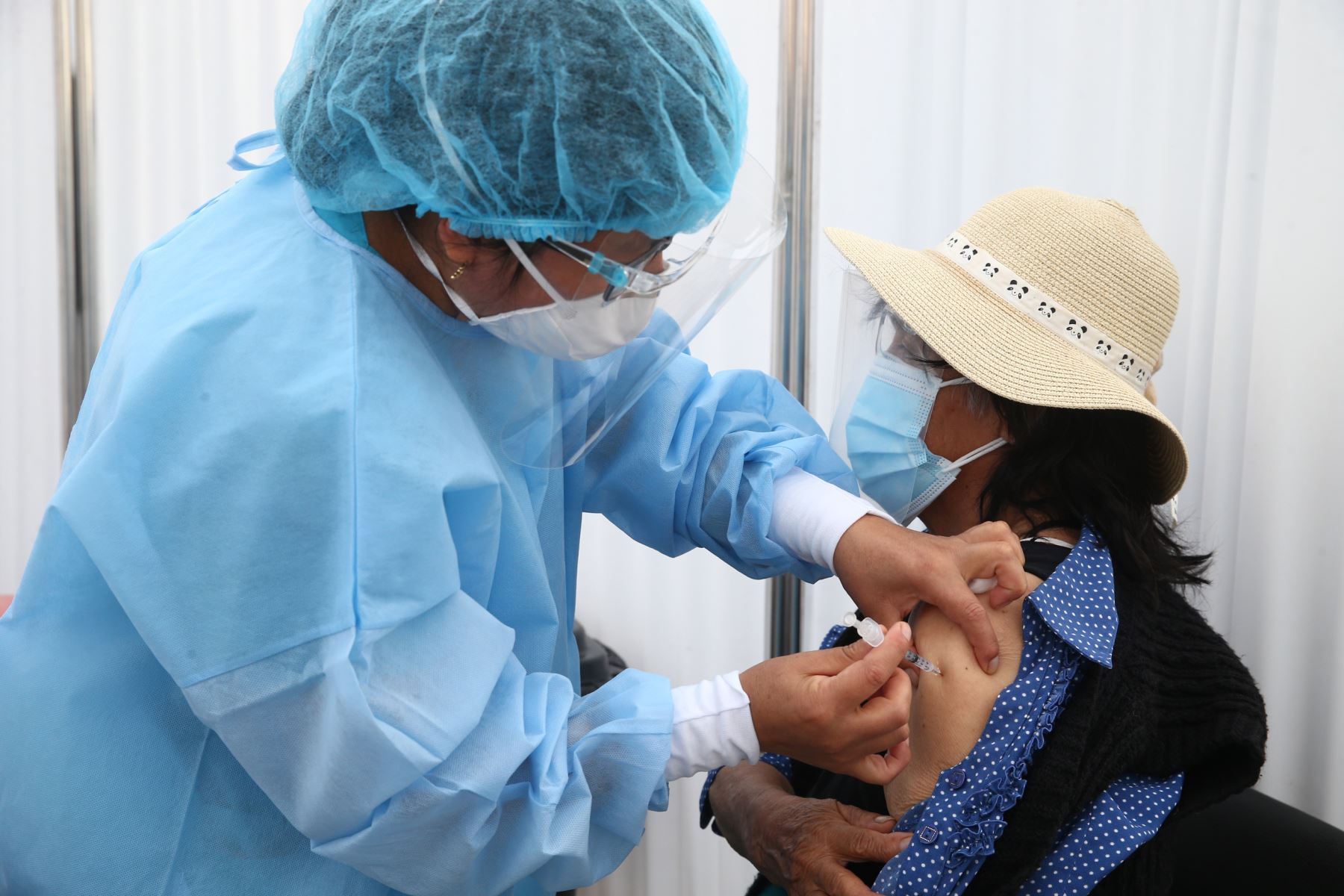 Nuevas evidencias advierten que personas vacunadas pueden transmitir la variable Delta Nuevas evidencias advierten que personas vacunadas pueden transmitir la variable Delta