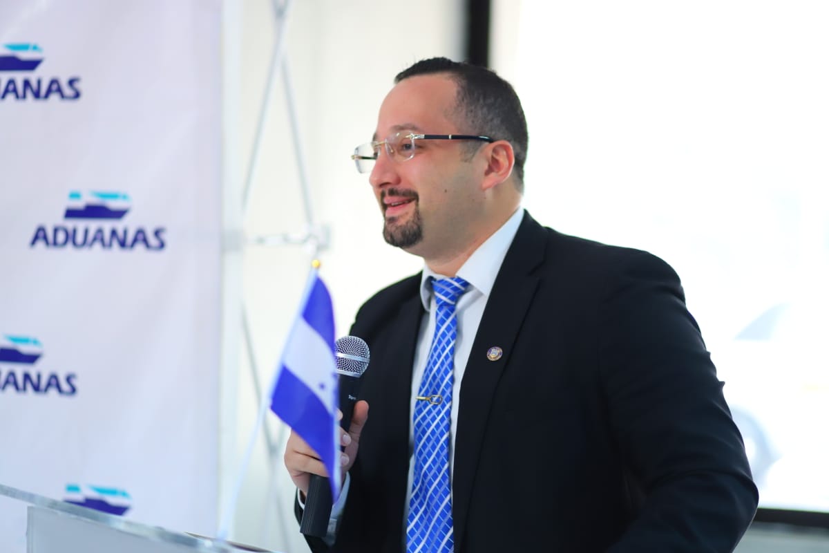 Juan José Vides:   L 16 mil millones recaudan en tributos aduaneros  