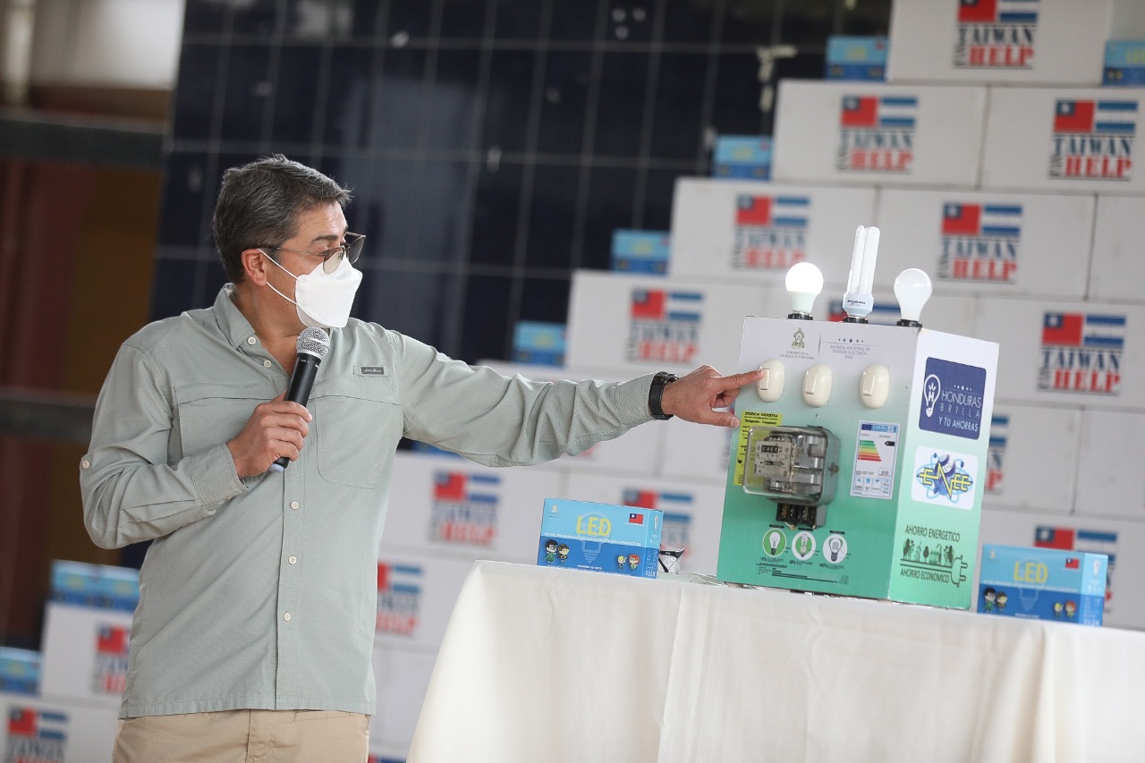 Presidente Hernández: «Ajuste a tarifa de energía debe apegarse al momento actual»