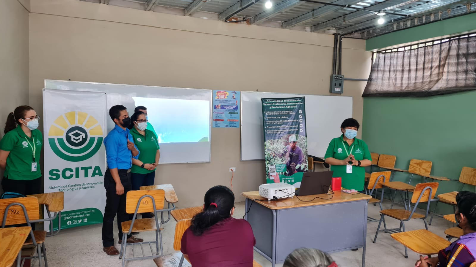 Centros de educación básica de Ajuterique y Lejamaní son visitados por SCITA para brindar detalles de oferta académica