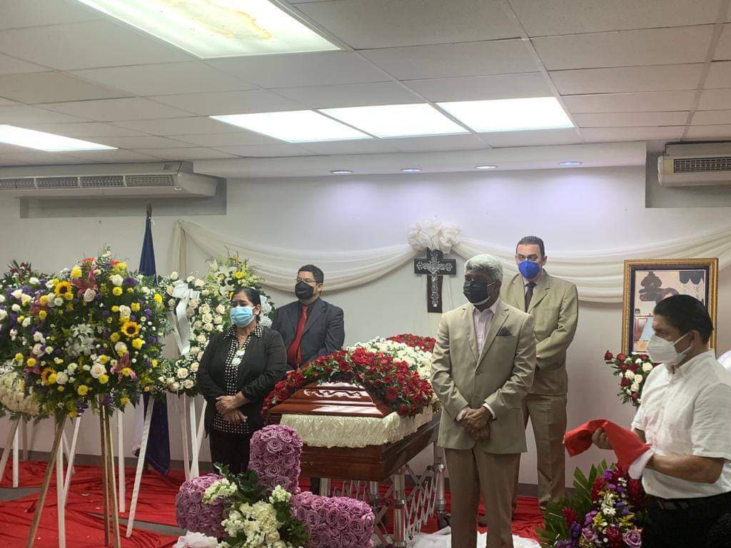 Restos mortales de la exdiputada Carolina Echeverría serán sepultados en La Mosquitia Restos mortales de la exdiputada Carolina Echeverría serán sepultados en La Mosquitia