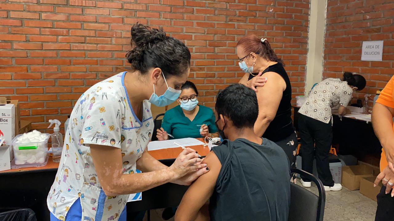 Viceministro de Salud:  «Orden, seguridad y abastecimiento predominan en megacentros de vacunación»