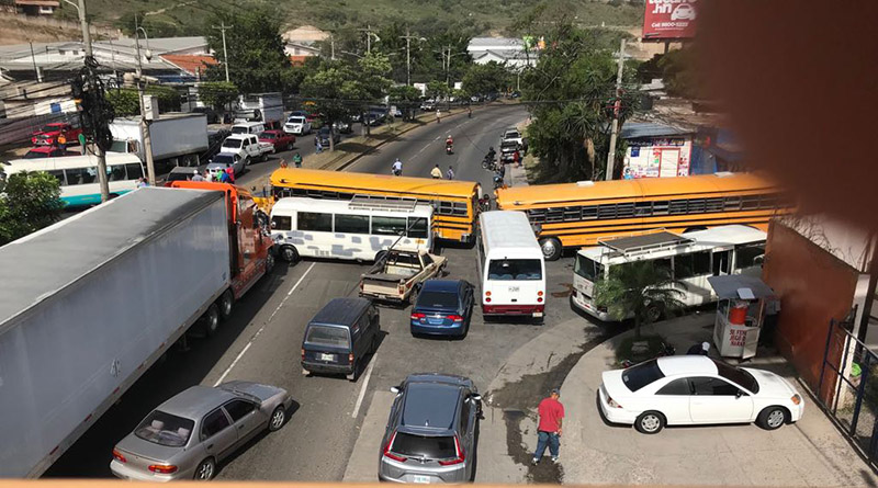 Entre 600 y 700 millones de lempiras pierde el país por paro del transporte