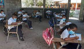 Sinager: No es necesario vacunar a todos los estudiantes para retornar a clases