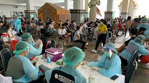 AstraZeneca busca entregar más vacunas al sureste asiático ante brote de covid-19