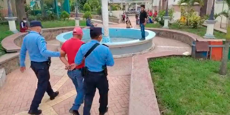 Capturan a falsificador de documentos privados en Marcala, La Paz Capturan a falsificador de documentos privados en Marcala, La Paz