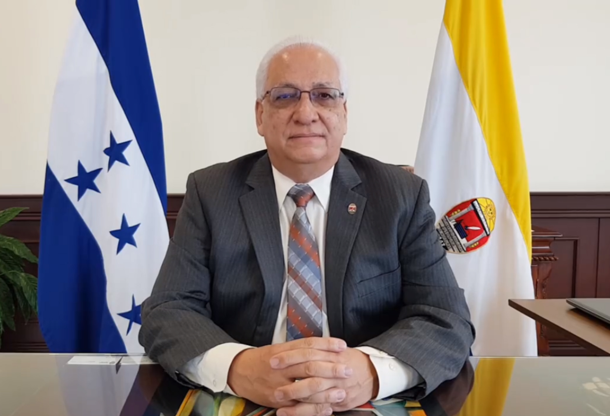 Rector de la UNAH anuncia vacunación gradual de la comunidad estudiantil