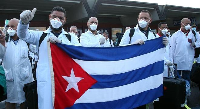 Médicos cubanos:   “Nuestro país se desangra tras 62 años de opresión”  
