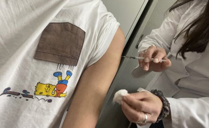 Inicia vacunación de pacientes de 12 a 18 años del Hospital María