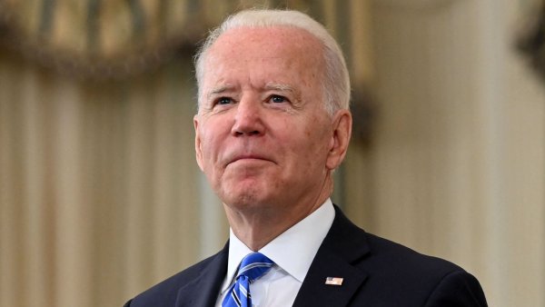 A pesar de haber recibido las dos dosis asesores de Biden y Pelosi dan positivo a Covid-19