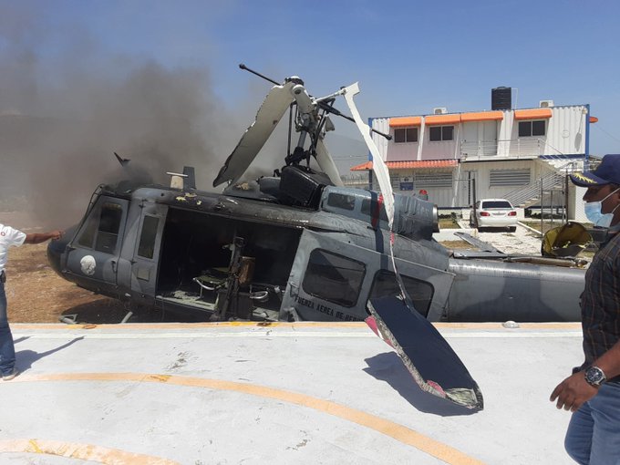 Un avión de la fuerza aérea dominicana que iba a reforzar la frontera con Haití sufre un accidente en pleno aterrizaje Un avión de la fuerza aérea dominicana que iba a reforzar la frontera con Haití sufre un accidente en pleno aterrizaje