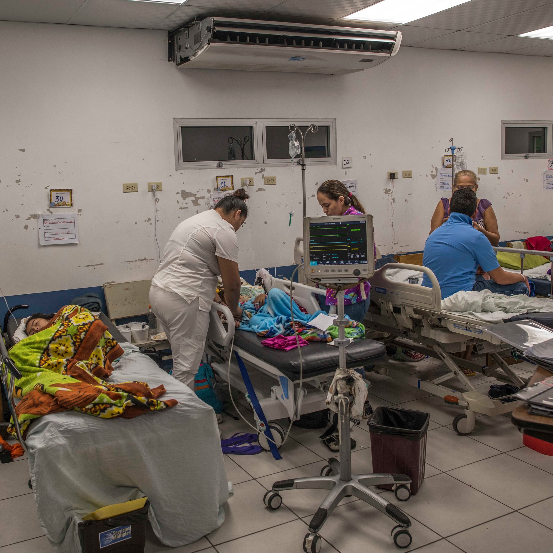 Tres menores internos  y en cuidados intensivos por COVID-19