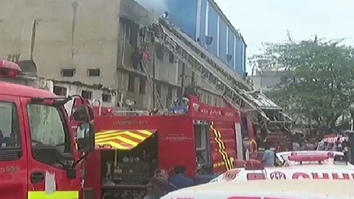 Al menos 16 muertos por incendio en una planta química en Pakistán Al menos 16 muertos por incendio en una planta química en Pakistán