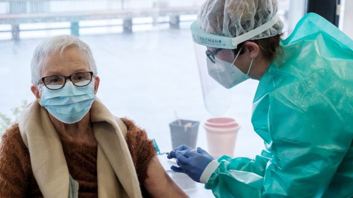 La UE logró vacunar al 70% de los adultos contra la Covid-19 y se prepara para administrar refuerzos La UE logró vacunar al 70% de los adultos contra la Covid-19 y se prepara para administrar refuerzos