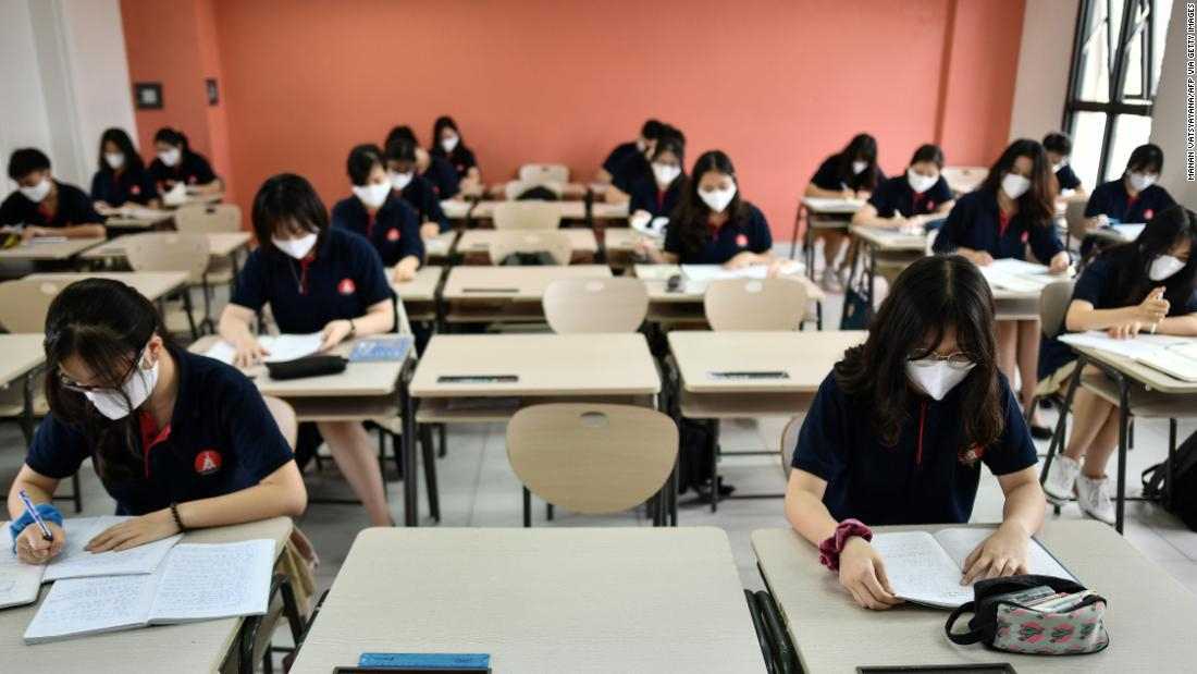Unos 3,000 estudiantes llegaron infectados de COVID-19 a escuelas de Los Ángeles Unos 3,000 estudiantes llegaron infectados de COVID-19 a escuelas de Los Ángeles