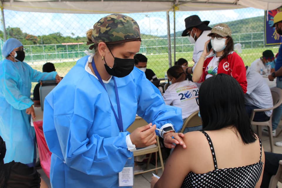 El viernes inicia la selección de 1,000 voluntarios para combinar vacunas El viernes inicia la selección de 1,000 voluntarios para combinar vacunas