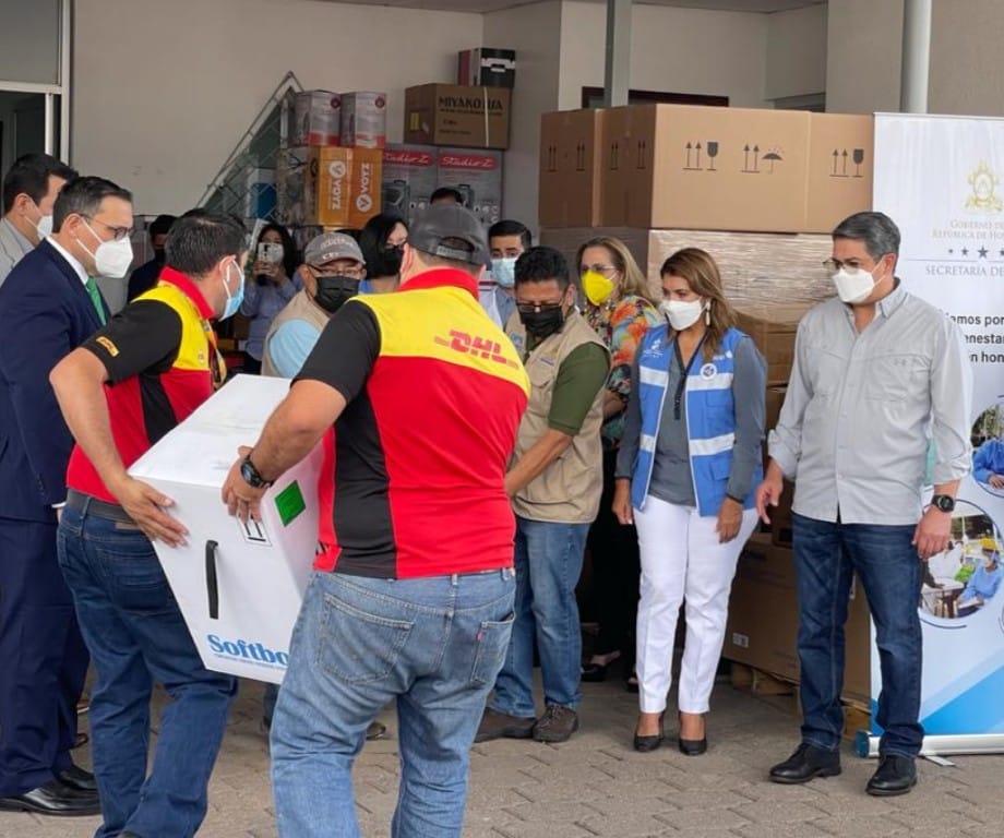 Honduras recibe 105,300 vacunas compradas a Pfizer