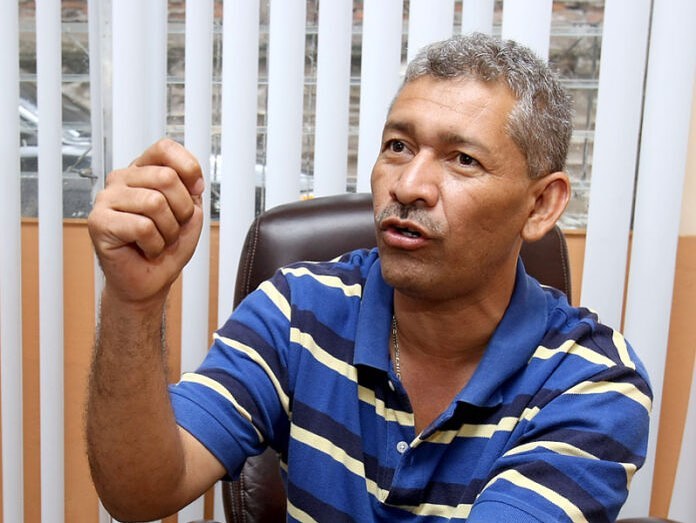 De varios disparos asesinan a exdirigente magisterial, Armando Gómez