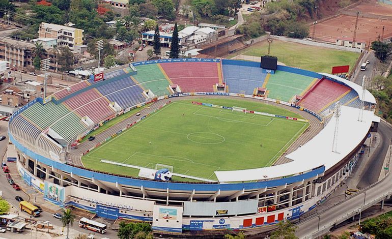 Bajo rigurosos protocolos abrirán estadios con un 20% de aficionados en La Liga Nacional Bajo rigurosos protocolos abrirán estadios con un 20% de aficionados en La Liga Nacional