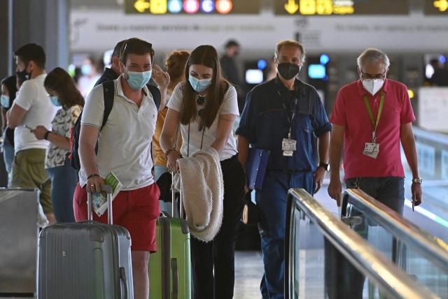 España levanta la cuarentena obligatoria para el ingreso de viajeros España levanta la cuarentena obligatoria para el ingreso de viajeros