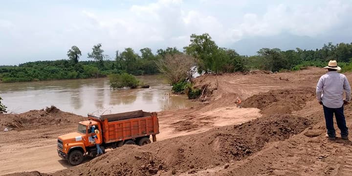 En 15 días concluirá reparación de bordos en Valle de Sula asegura director de la CCIVS En 15 días concluirá reparación de bordos en Valle de Sula asegura director de la CCIVS