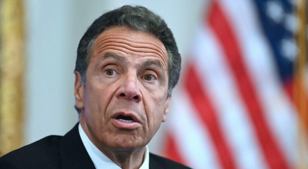 Escándalos sexuales obligaron a renunciar al gobernador de New York, Andrew Cuomo