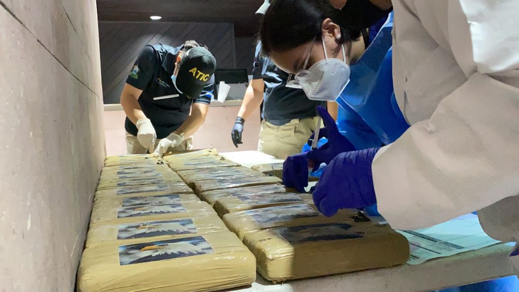 Realizan peritaje químico-toxicológico a 2430 kilos de cocaína incautados a alcalde de Roatán Realizan peritaje químico-toxicológico a 2430 kilos de cocaína incautados a alcalde de Roatán