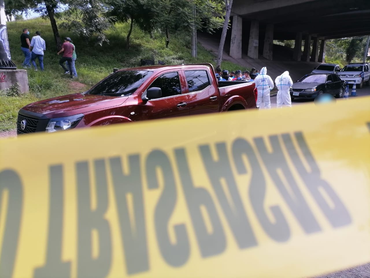 Hombre muere tras caer desde un  puente en la capital