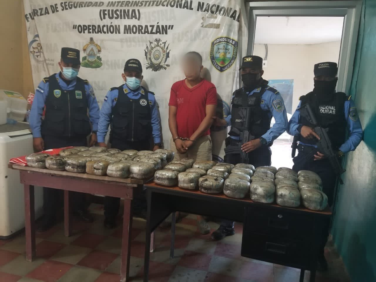 En poder de 102 paquetes de supuesta marihuana se arresta a sujeto en Valle En poder de 102 paquetes de supuesta marihuana se arresta a sujeto en Valle