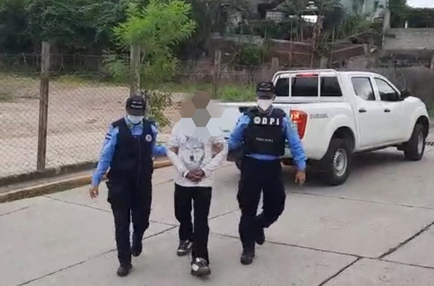 Detienen a hombre por pornografía infantil contra varios menores en la capital