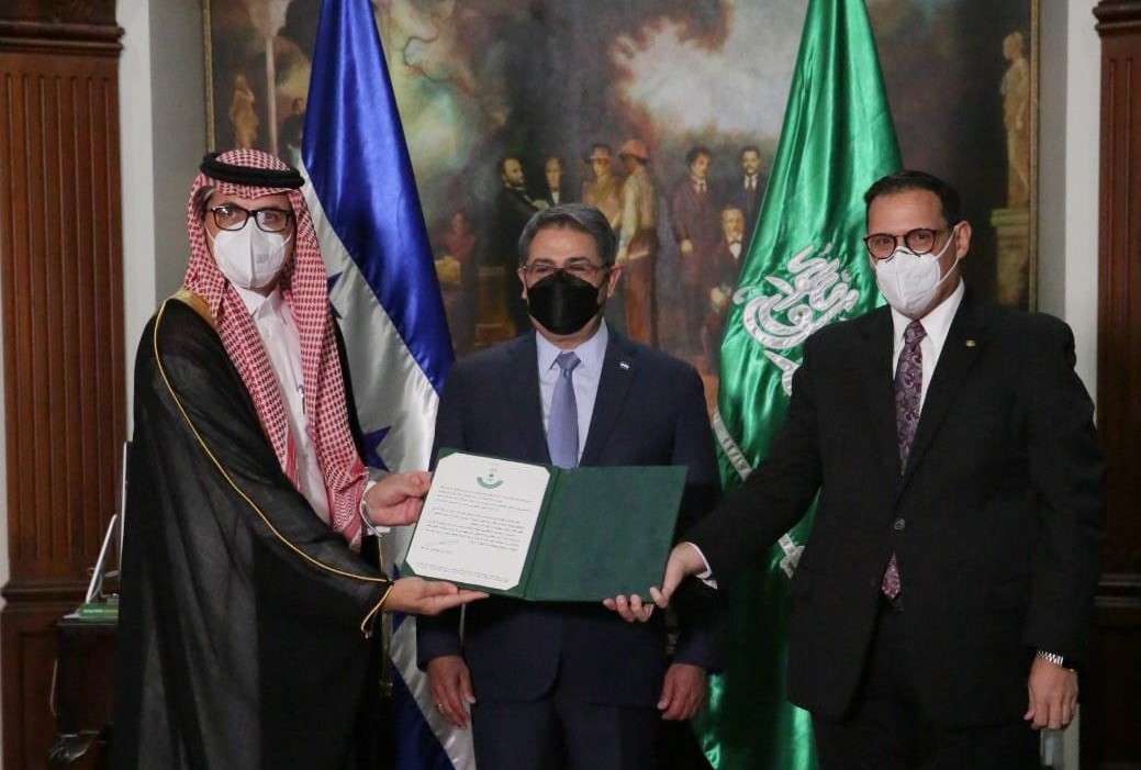 Embajadores presentan cartas credenciales al presidente Juan Orlando Hernández