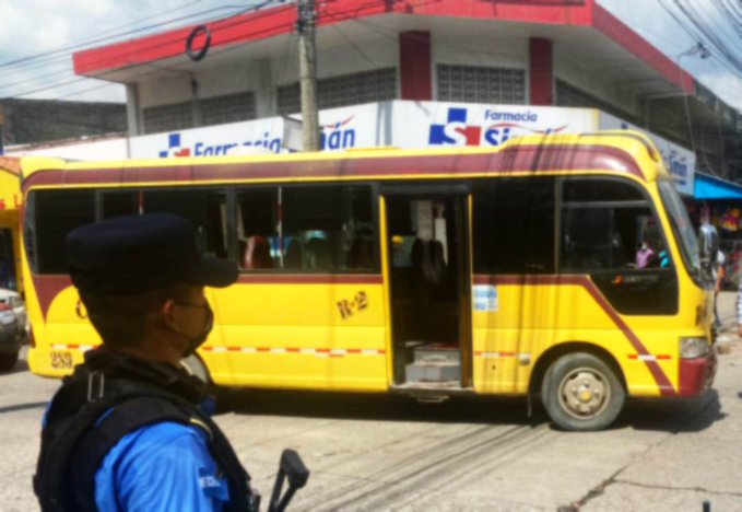Pasajero frustra asalto de bus y  tirotea a ladrón en SPS