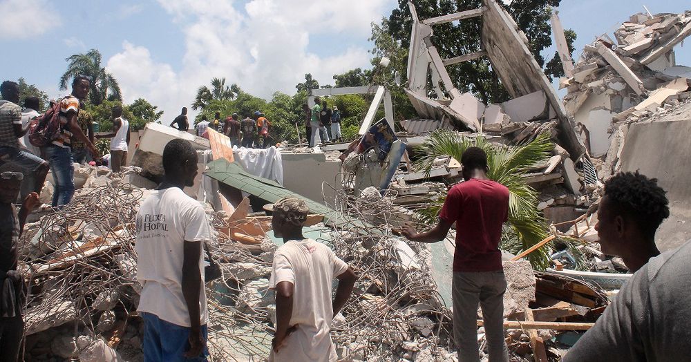 El saldo de víctimas por el  devastador terremoto en Haití sube a 724 muertos