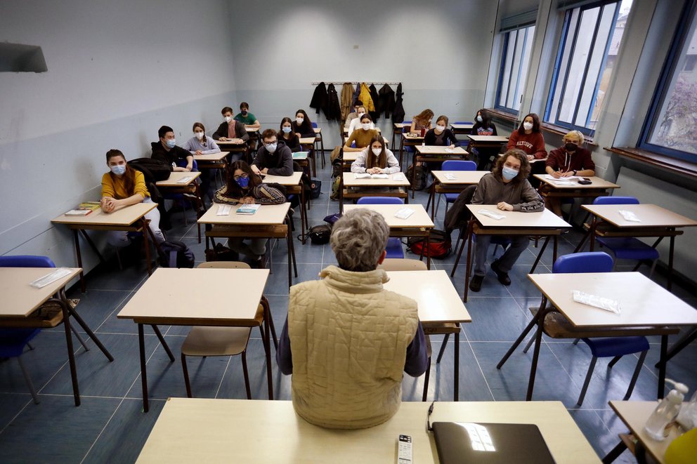 Más de 200 mil trabajadores escolares en Italia al borde de ser sancionados por no estar vacunados Más de 200 mil trabajadores escolares en Italia al borde de ser sancionados por no estar vacunados