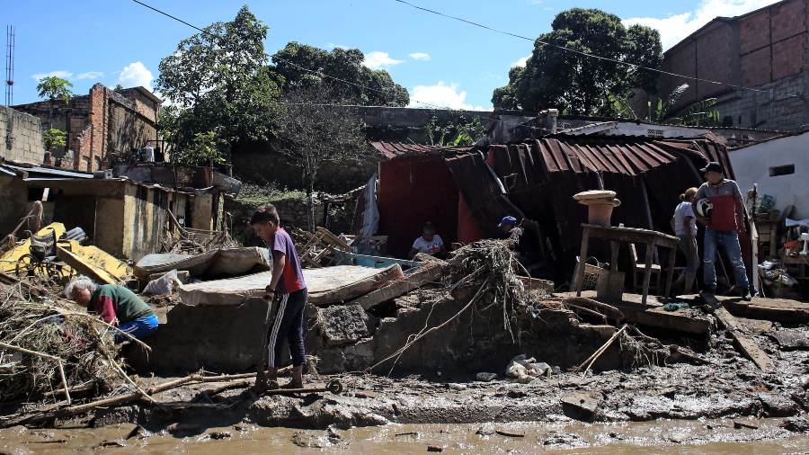 Al menos 15 muertos y 35 mil afectados por fuertes lluvias en Venezuela