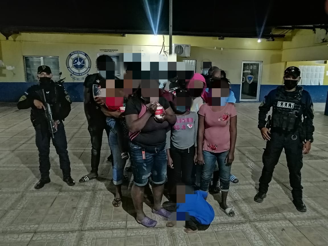 Detienen a un hombre que trasladaba de forma irregular a 16 extranjeros en El Paraíso