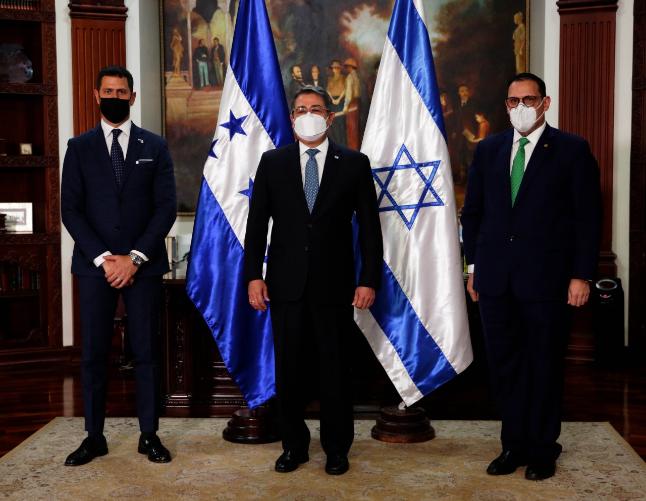 Cuatro nuevos embajadores presentan cartas credenciales al presidente Hernández