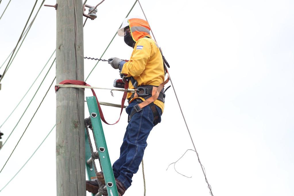 EEH reactivará hoy en todo el país cortes de energía a clientes morosos EEH reactivará hoy en todo el país cortes de energía a clientes morosos