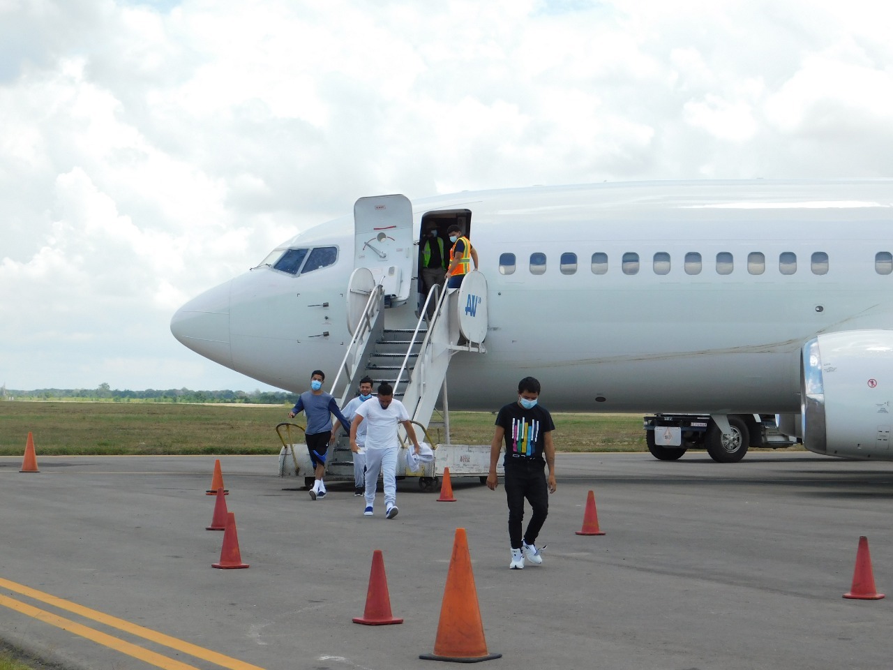 Unos 81 compatriotas retornados llegan en vuelo de EEUU a SPS Unos 81 compatriotas retornados llegan en vuelo de EEUU a SPS