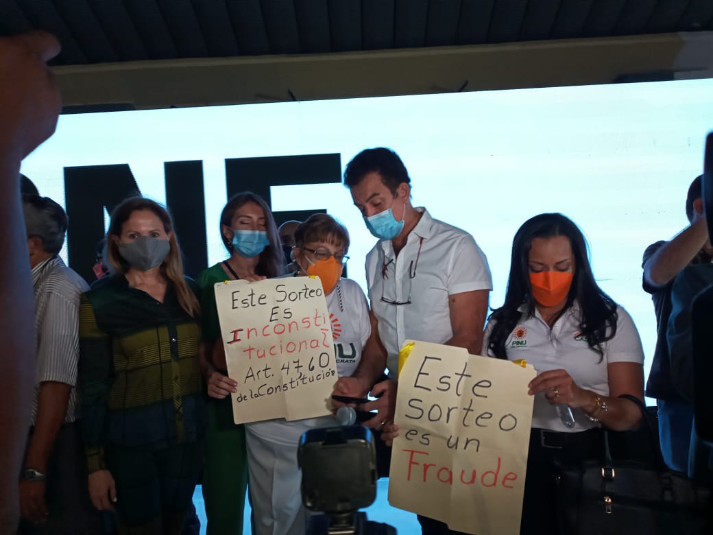 Zafarrancho prolongó sorteo de la papeleta Zafarrancho prolongó sorteo de la papeleta