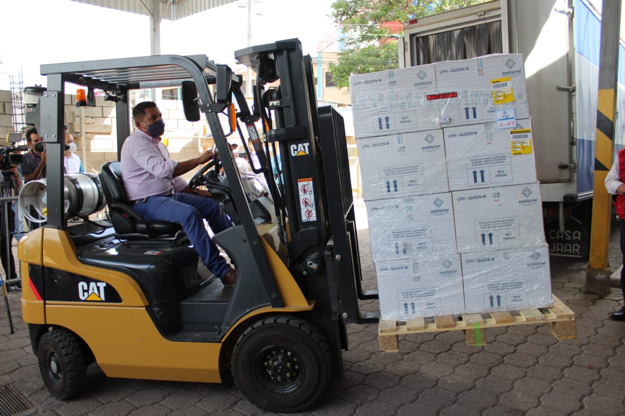 Viceministro de Salud: Entre ayer, hoy y mañana recibiremos casi 400,000 dosis